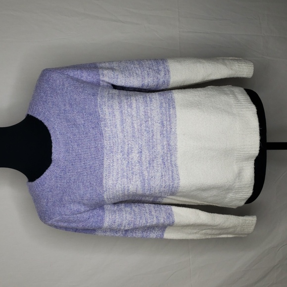 Cupcakes and Cashmere Knit Soft Fabric Sweatshirt Size M Cozy Comfort - Picture 1 of 13